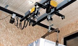 Transport of containers with grapes with GISKB crane system