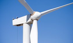 GIS Elektrokettenzug hebt Last in Gondel der Windkraftanlage