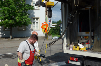 Electric chain hoist in mobile use Single-phase chain hoist in truck for sewer cleaning