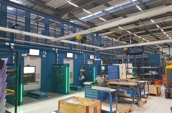 Aluminium-Kransystem Produktionslogistik Kransystem mit Elektrokettenzug und Vakuumheber