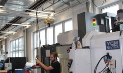 Electric chain chain hoist gp with GISKB crane system Light crane system with electric chain hoist for equipping machines