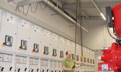 GISKB Zweiträgerhängekran mit Joch und Elektrokettenzug Leichtkransystem in Maschinenraum für das manuelle Verschieben von Güter