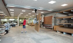 Zweiträger-Hängekran GISKB mit Vakuumheber Kransystem ist mit Vakuum-Handlingsystem ausgerüstet für den Transport von Holzplatten