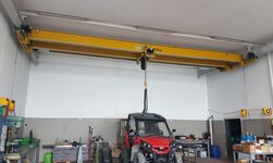 Untergurt-Laufkran in Werkstatt untergurtlaufkran mit kurzer bauhöhe für tiefen raum