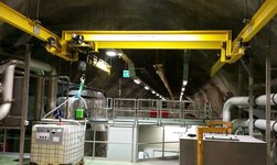 höhenoptimierter laufkran Kransystem wird eingesetzt für Warentransport in tunnelsystem