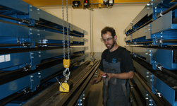 Laufkran in metallverarbeitender industrie Kransystem für synchrones heben transportiert lange eisenstangen