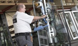 Ejektorgerät GHGE als Plattenheber Vakuumgerät zum Heben und Tranpsortieren von Glasplatten
